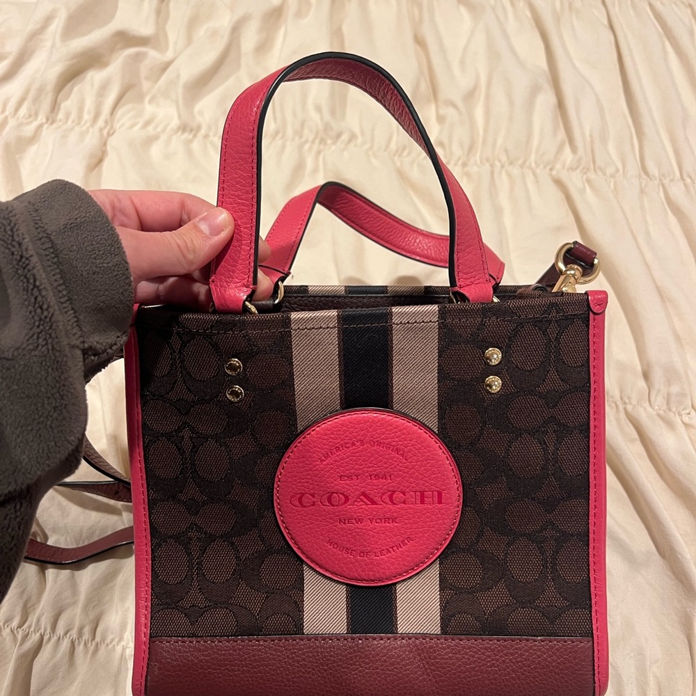 Coach Dempsey 22 Tote Bag